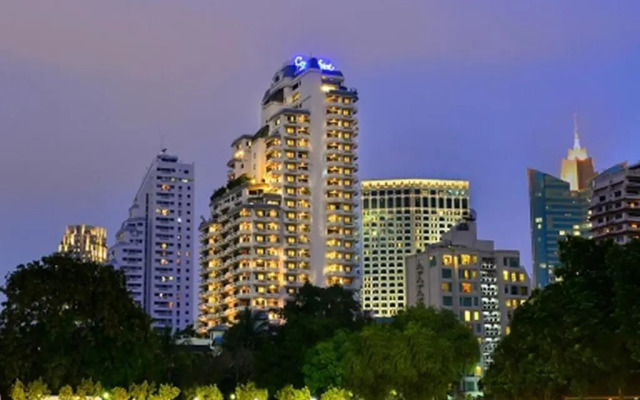Отель Centre Point Hotel Sukhumvit 10