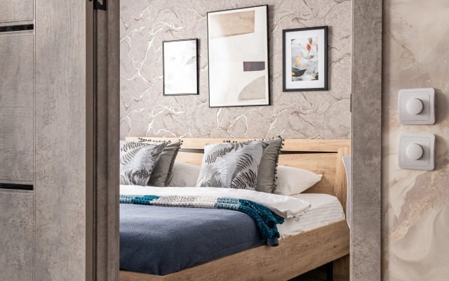 Provans v Lunnom Svete Flat