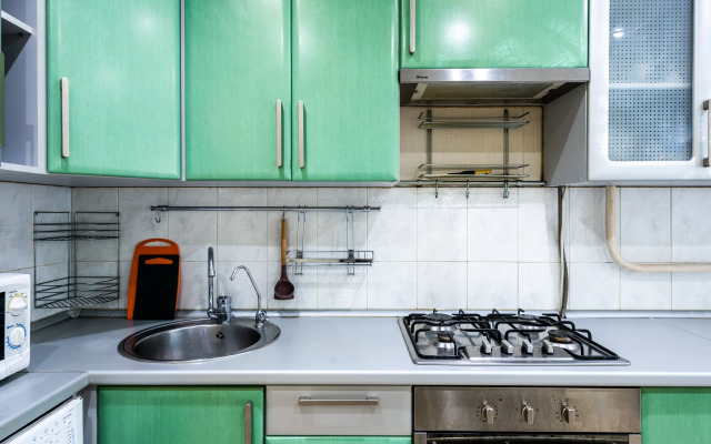 Natali na Metro  Sevastopolskaya prostornye Apartments