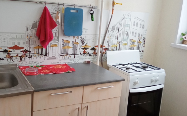 2-H Komn. Molodogvardejtsev 26 Flat