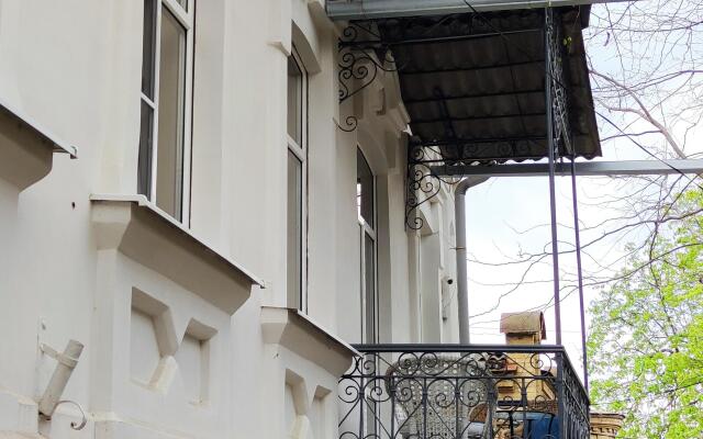 Three Narzana 4 Apartments