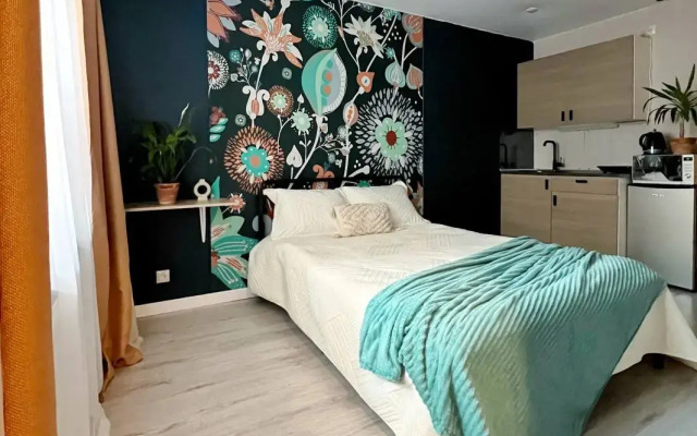 Апартаменты Тишина у Метро и Парка