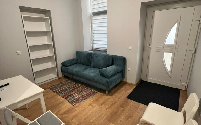 Kalvin Ter Small Flat