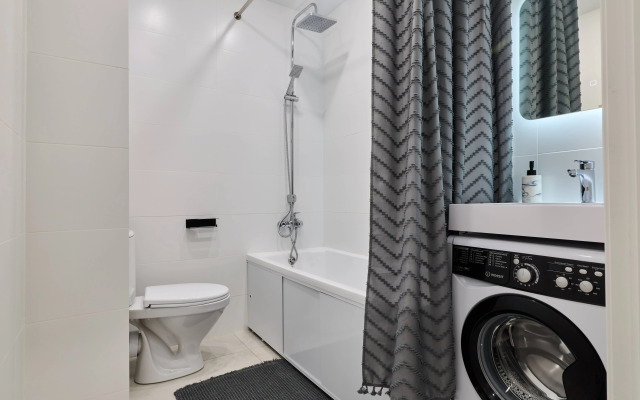 Апартаменты FlatStay с Балконом и Новым Ремонтом