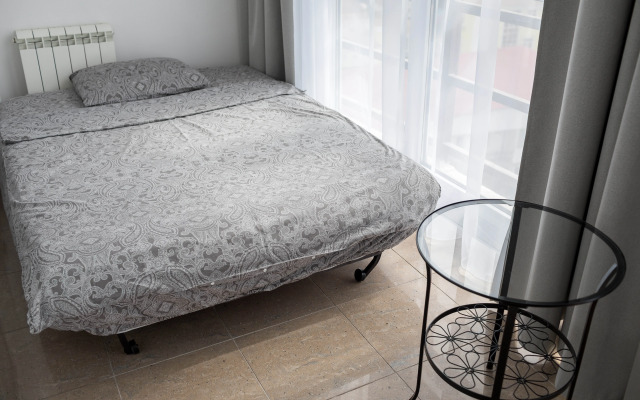 Studiya Per B Khmelnitskogo Flat