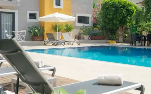 Отель West House Exclusive