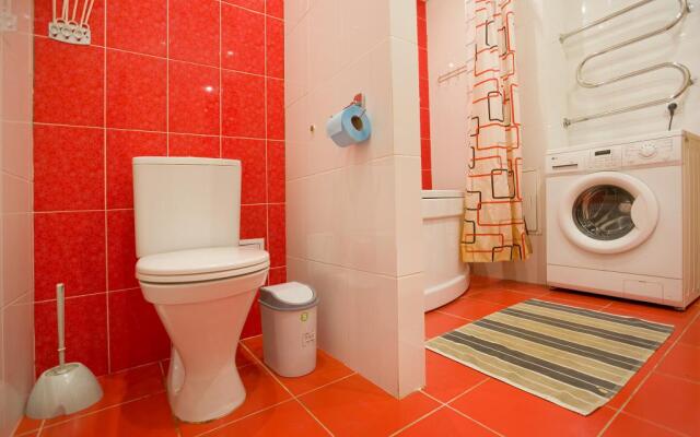 Апартаменты Трехкомнатные на Коломяжском 26