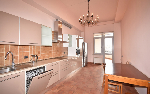 Prostornaya 5-Komn. Kvartira v Novostroyke, Ulitsa Teryana, Tt606 Flat