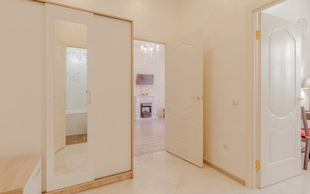 Квартира у Казанского Собора с Камином