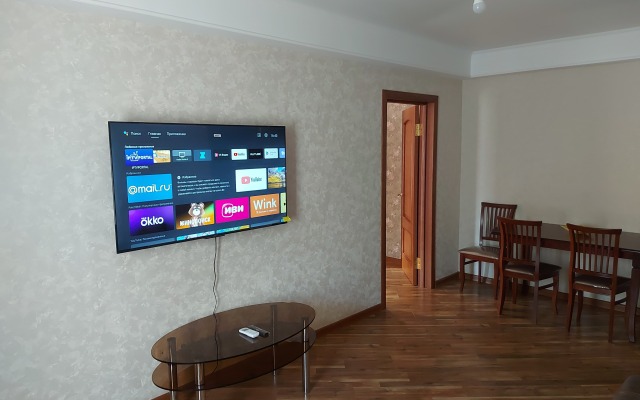 Апартаменты 2-х комнатная квартира на Расула Гамзатова