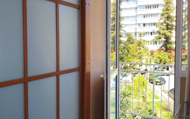 3-h komnatnye Solnechnaya Storona Parkovka besplatnaya Apartments