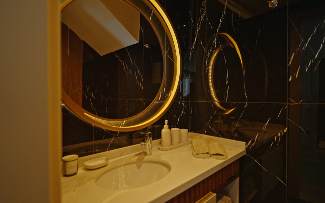 Qoople Legend A40 v 100 Metrakh ot Morya Apartments