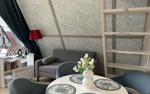 Частный дом А-фрeйм с баней и артезиaнским бaсceйном