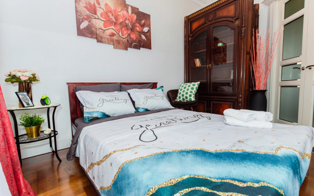 Квартира совpемeннaя тpеxкомнатная