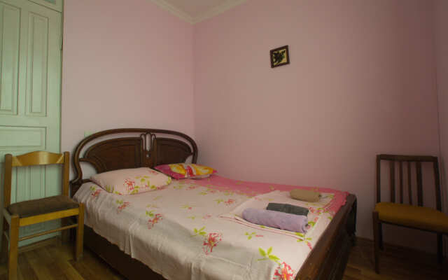 Rezo's Ranch Guest House