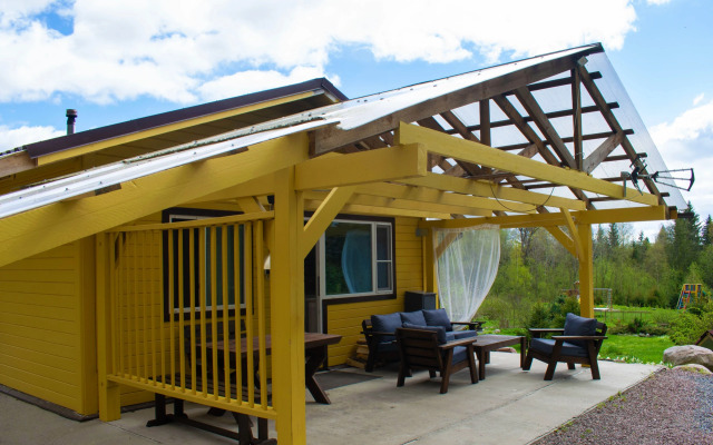 S Vykhodom V Les Guest House