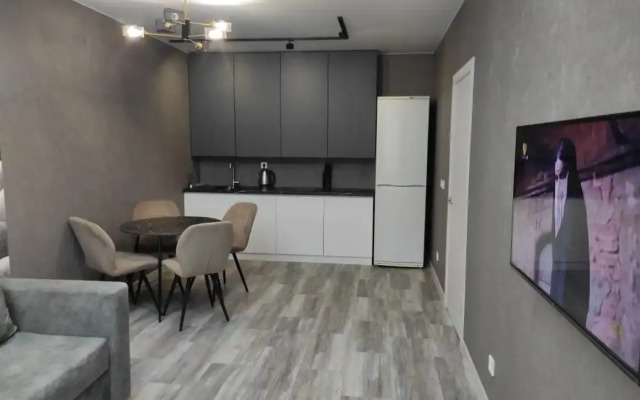 Dizaynerskaya Yevrodvushka Flat