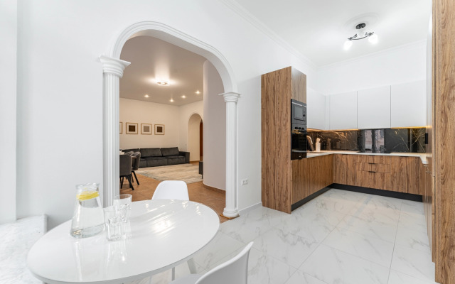 Tryokhkomnatnaya V Tsentre Moskvy Na Tverskoy Flat