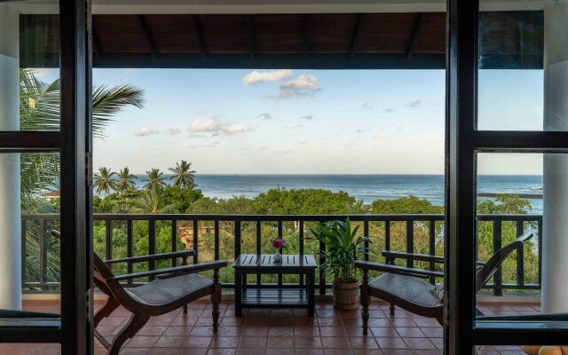 Курортный отель Ananthaya Beach