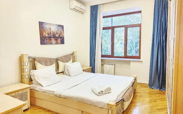 F1 View in Boulevard 4 Apartments