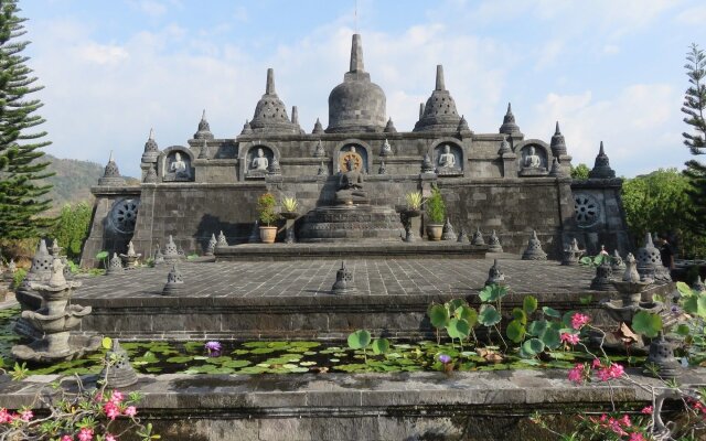 Puri Bagus Lovina Hotel