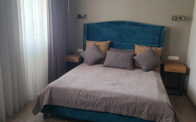 Отель Кадгарон