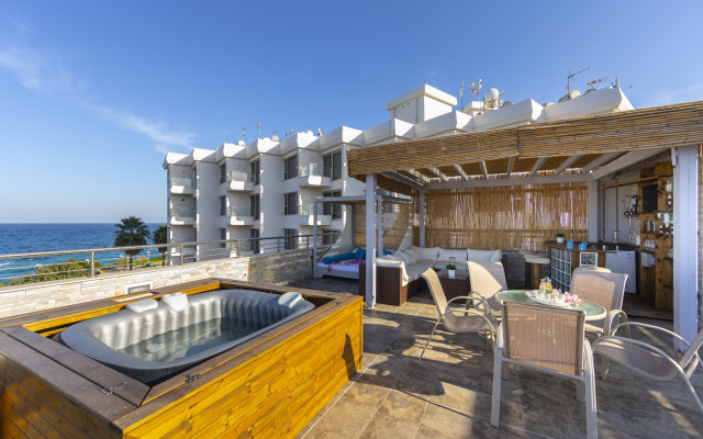 Вилла Seafront Protaras Luxury Resort