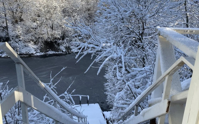 Частный дом Домик у воды
