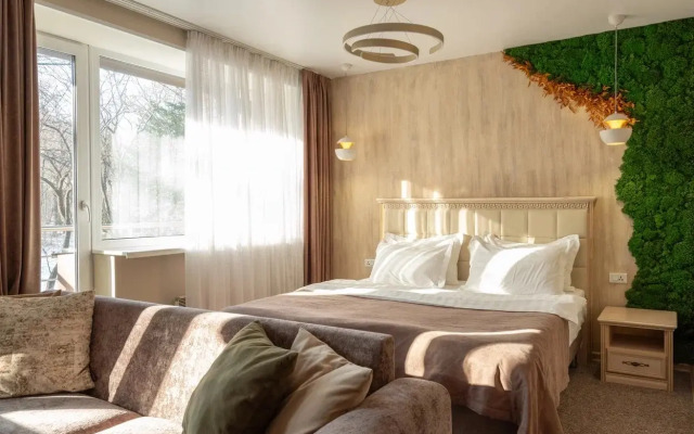Avrora Park Otel'