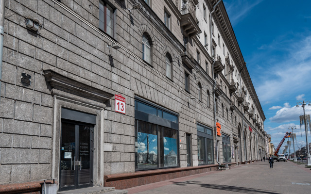 V Tsentre Minska Na Prospekte Nezavisimosti 13 Apartments