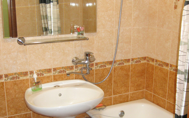 Апартаменты Широкая 32