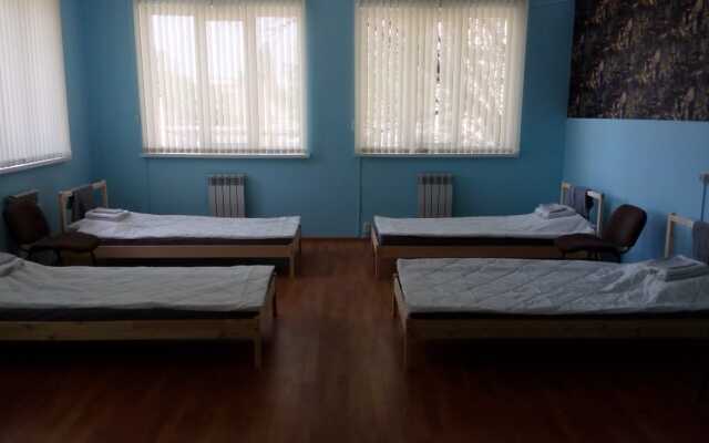 Teplichnyij Hostel