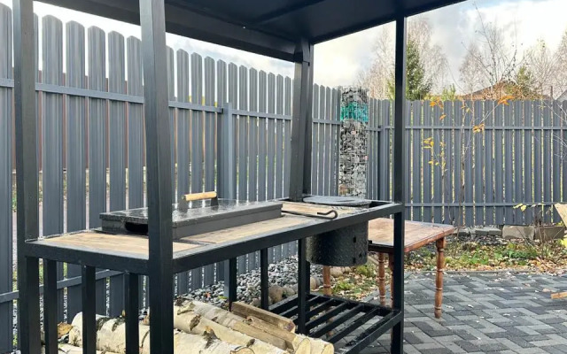 Uyutnyiy domik s baney Guest House