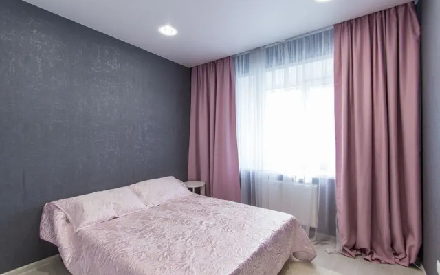 Evrodukhkomnatnaya so stilnym remontom v tsentre Flat