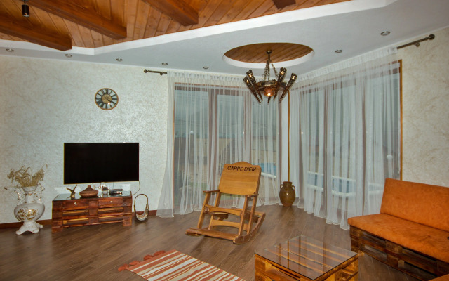 Частный Дом в Горах с Бассейном