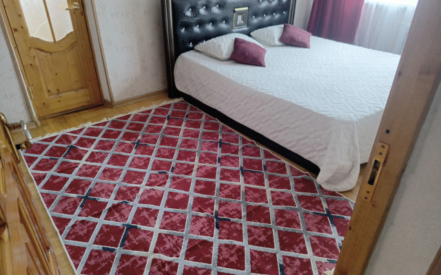 V Samom Tsentre Ryadom S Parkom Apartment