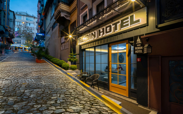 Отель Robin Hotel