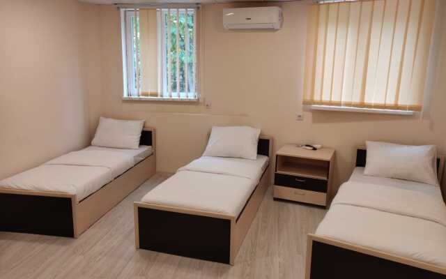 Shree Gopal Gayatri Lok Deluxe Hotel