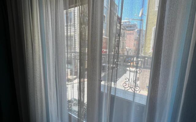 Отель Moon Blue