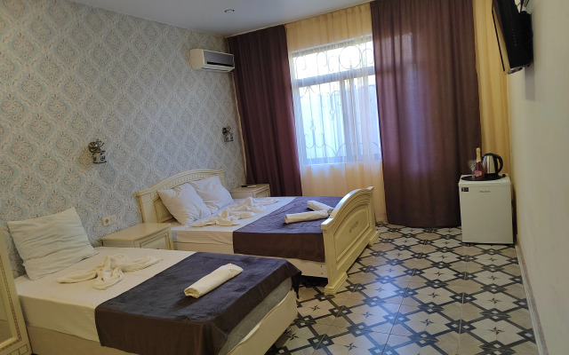 Robert I Oksana Guest house