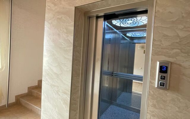 De Paris Guest House