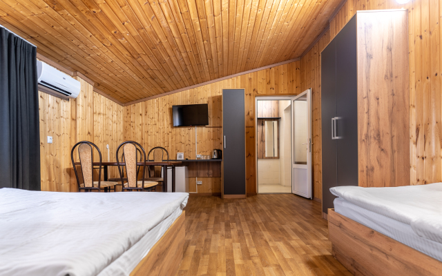 Maksim Park-Loo Hotel