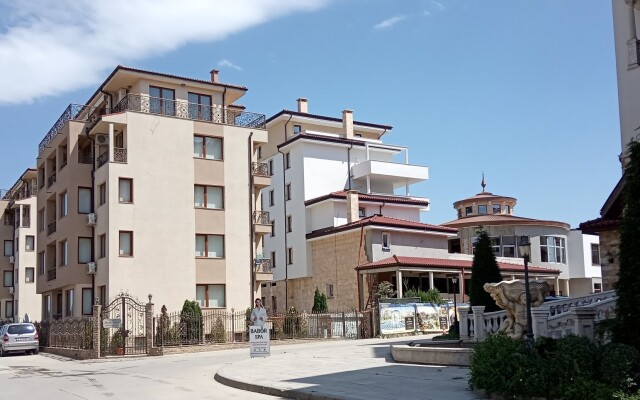 Na Kiparis Apartments