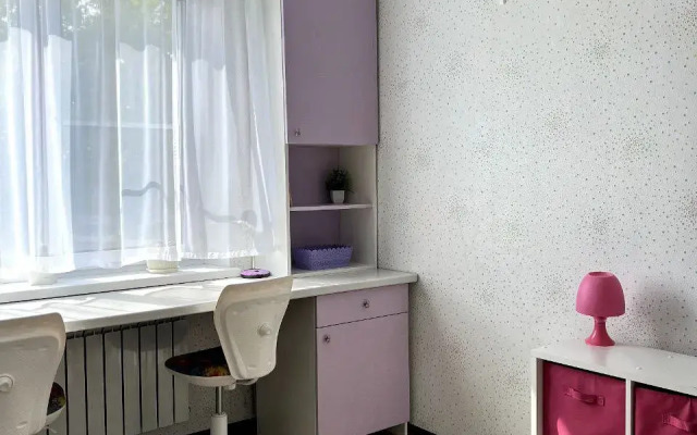 Квартира Просторная уютная трехкомнатная квартира в тихом районе