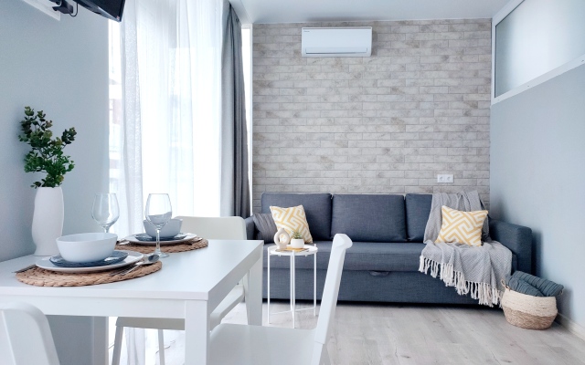 Dvukhkomnatnaya Molodogvardeyskaya 2/95 Flat