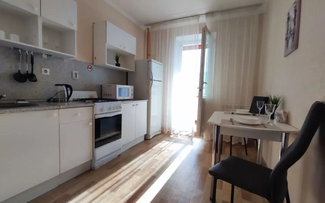 V Tsentre Svetlaya Uyutnaya Ryadom S Parkom Flat
