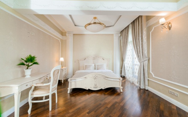 Versal'. Dvuhetazhnaya 6K na Kutuzovskom Flat