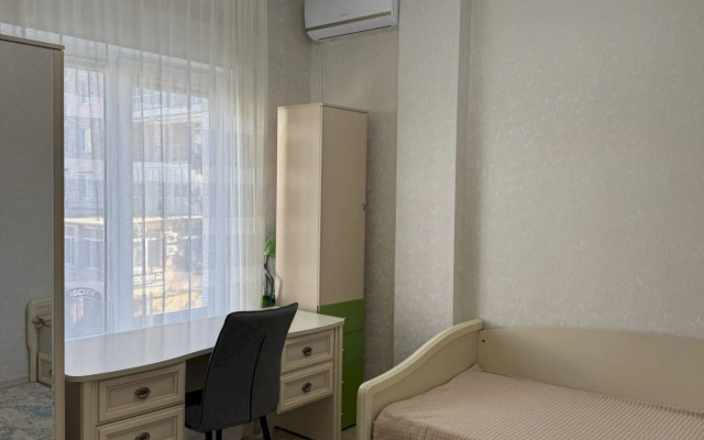 276 prostornaya u morya s balkonom Flat