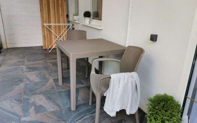 V Tsentre Sochi s Terrasoy i Zonoy Barbekyu Apartments