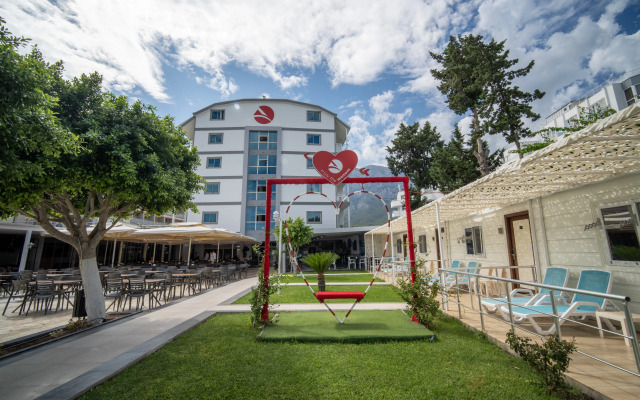 Armas Beach Hotel